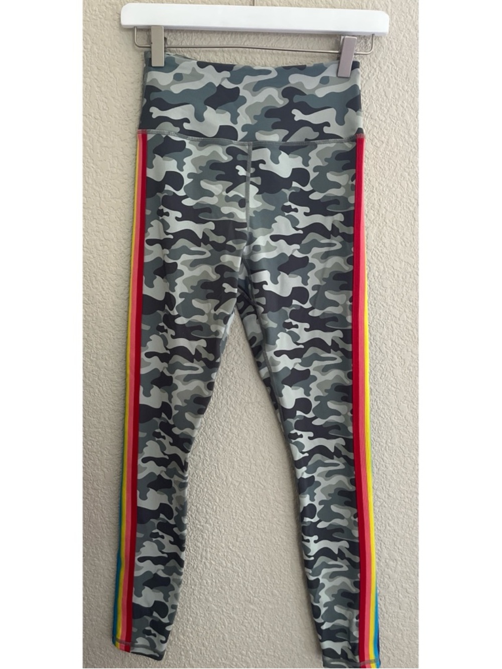Spiritual Gangster Essential Camo Rainbow Stripe Leggings Women’s Size Small